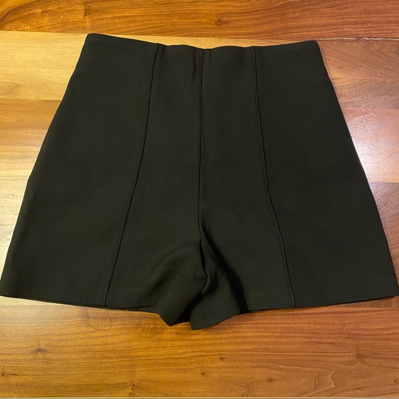 Zara Black High Waist Pleated Shorts - Picture 2 of 4
